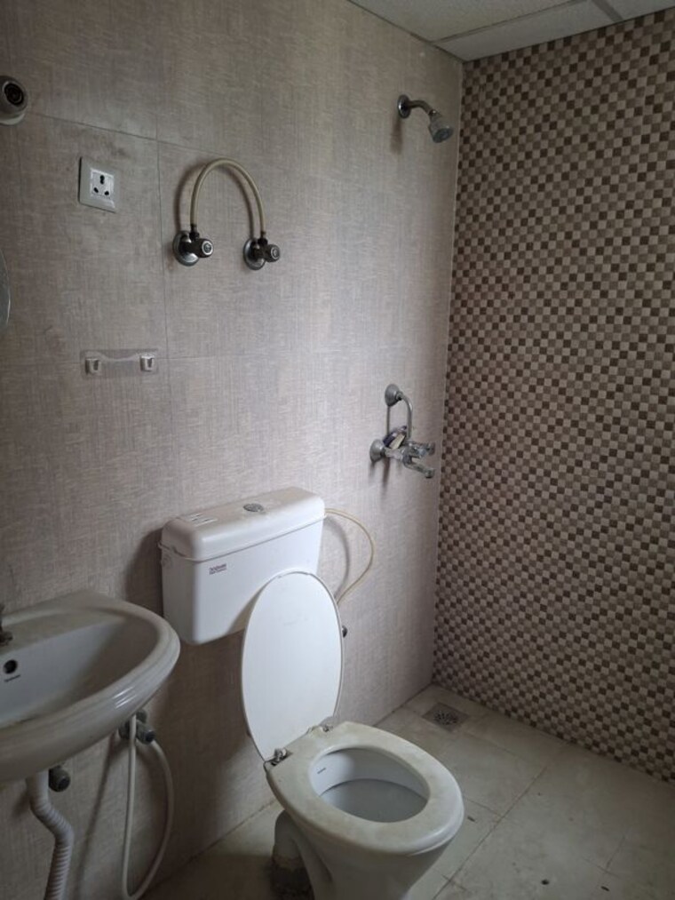 Bathroom, signature-global-solera-2 2 Bedroom 565 Sq.Ft. Apartment In Sector 107 Gurgaon 10704269