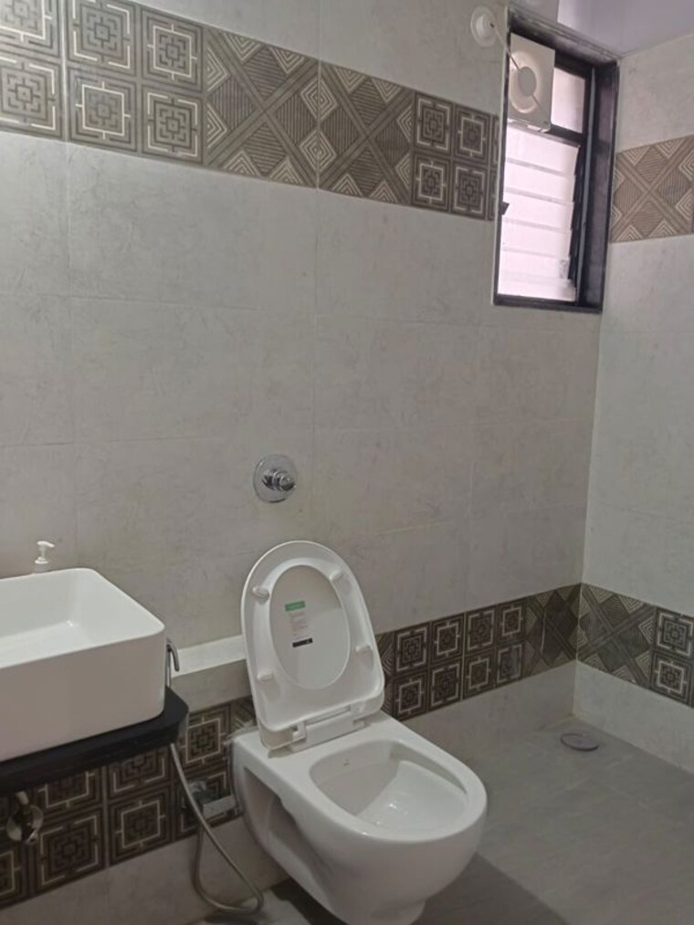 Bathroom, kohinoor-sapphire-3 3 Bedroom 1022 Sq.Ft. Apartment In Tathawade Pune 10722767