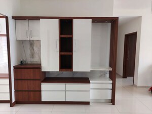 Room in 3.5 BHK Apartment at LnT Raintree Boulevard, Hebbal – for Rent
