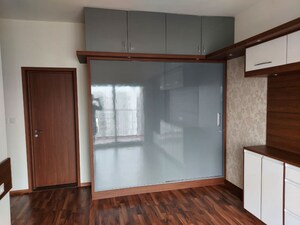 Room in 3.5 BHK Apartment at LnT Raintree Boulevard, Hebbal – for Rent