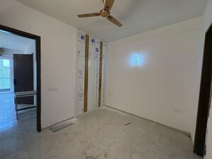 Room in 3 BHK Apartment at Smart World Orchard, Sector 61 – for Rent