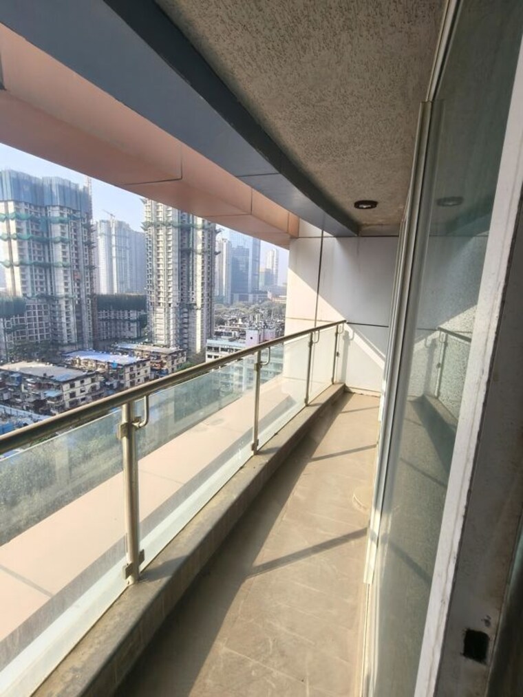 Balcony, raheja-atlantis-mumbai 2 Bedroom 890 Sq.Ft. Apartment In Lower Parel Mumbai 10734886