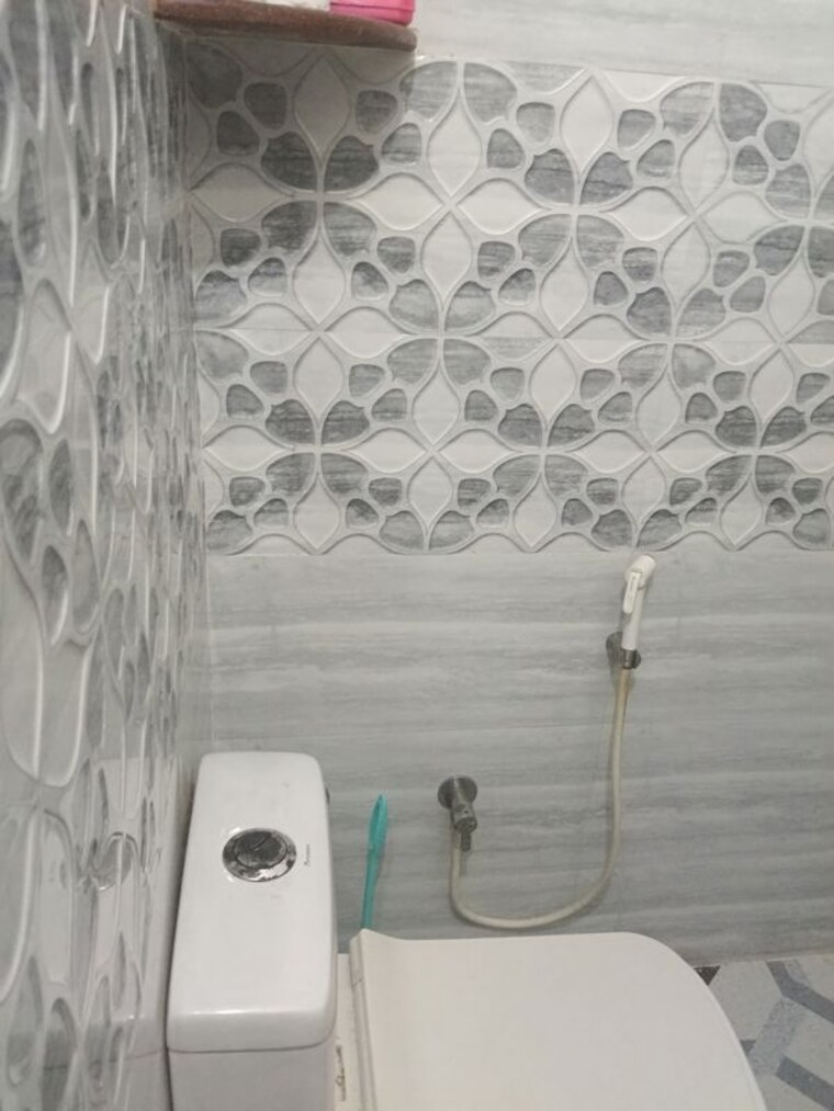 Bathroom, sector 15 2 Bedroom 1250 Sq.Ft. Builder Floor In Sector 15 Noida 10734917