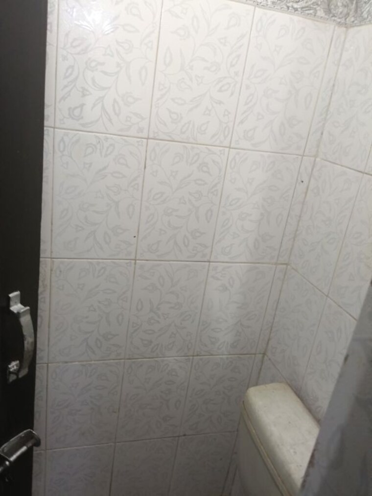 Bathroom, sector 15 2 Bedroom 1250 Sq.Ft. Builder Floor In Sector 15 Noida 10734917