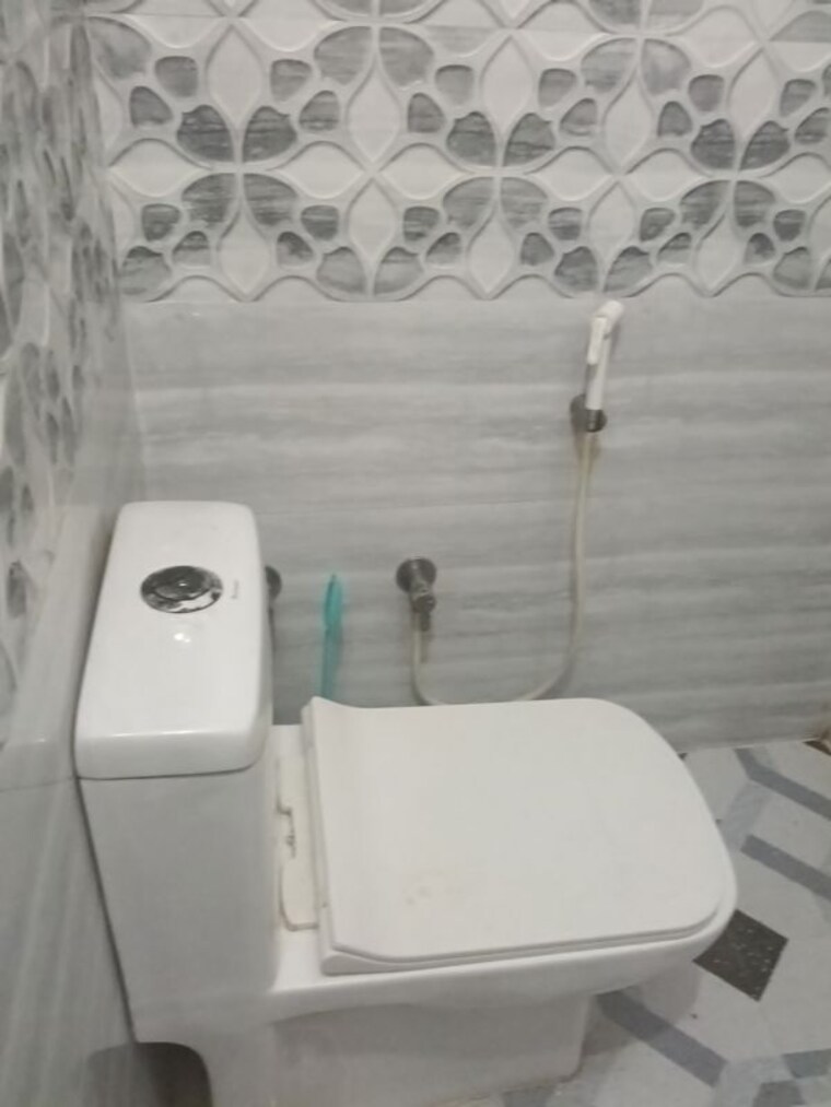 Bathroom, sector 15 2 Bedroom 1250 Sq.Ft. Builder Floor In Sector 15 Noida 10734917