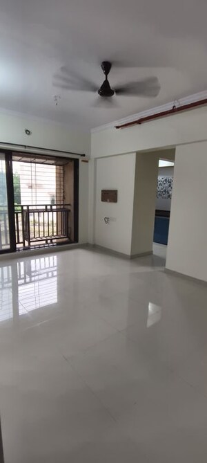 Room in 1.5 BHK Apartment at Kishor Sukur Enclave A, Ghodbunder Road – for Rent