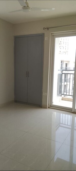 Room in 2 BHK Apartment at Tata Eureka Park, Sector 150 – for Rent