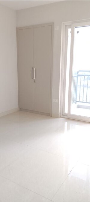 Room in 2 BHK Apartment at Tata Eureka Park, Sector 150 – for Rent