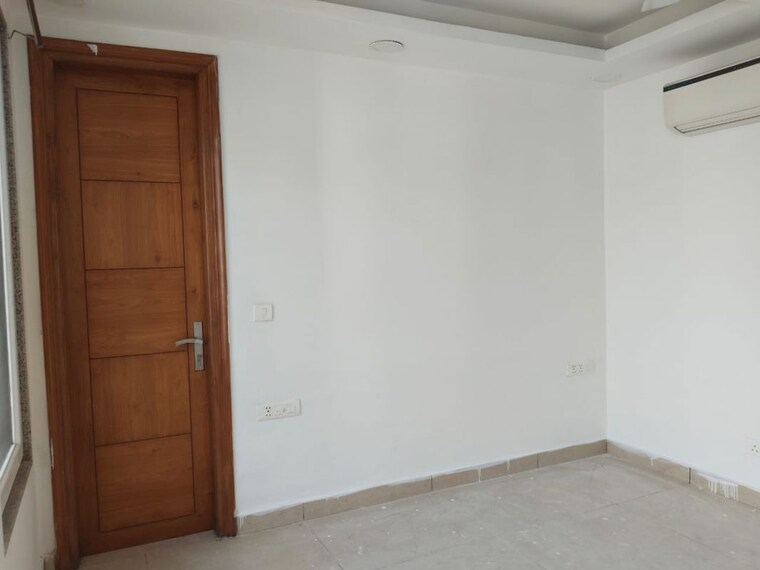 Room, east of kailash 3 Bedroom 220 Sq.Yd. Builder Floor In East Of Kailash Delhi 10734954