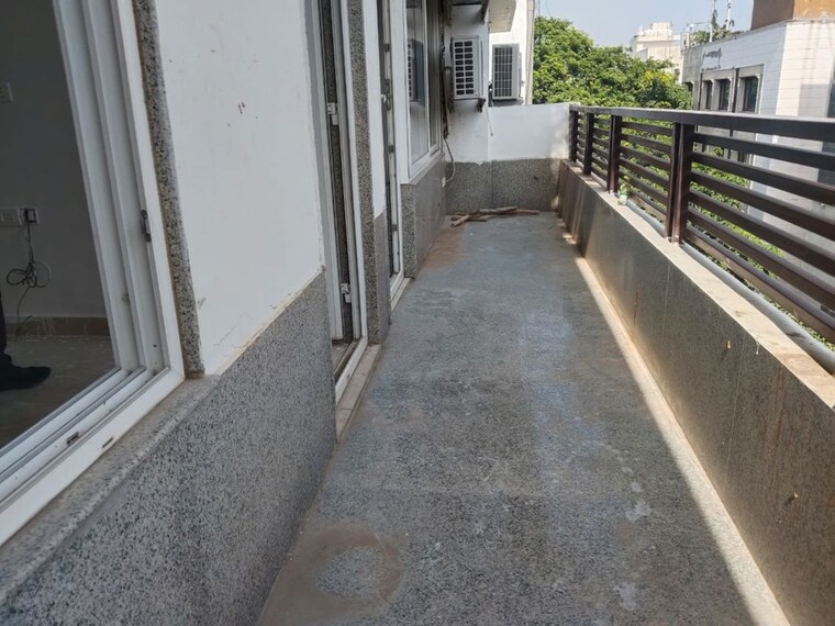 Balcony, east of kailash 3 Bedroom 220 Sq.Yd. Builder Floor In East Of Kailash Delhi 10734954
