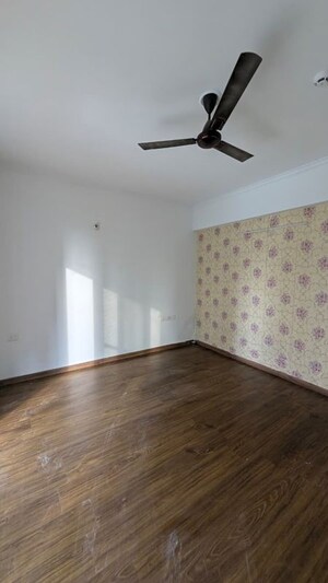 Room in 3 BHK Apartment at 3C Lotus Zing, Sector 168 – for Rent