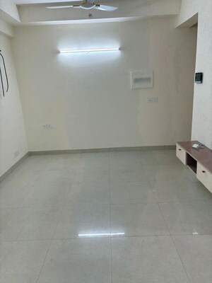 Room in 2 BHK Apartment at Tata Eureka Park, Sector 150 – for Rent