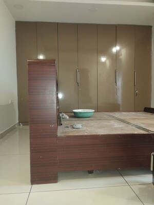 Furnished Amenities in 3 BHK Builder Floor at East Of Kailash – for Rent