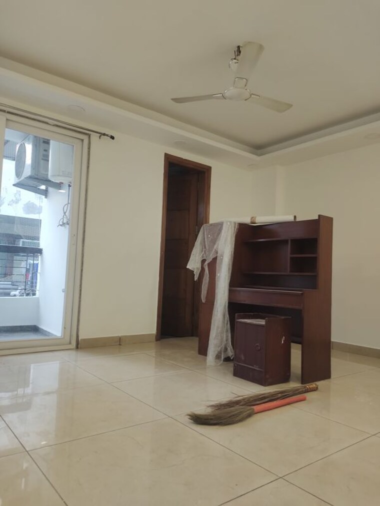 Kitchen, east of kailash 3 Bedroom 2000 Sq.Ft. Builder Floor In East Of Kailash Delhi 10734991