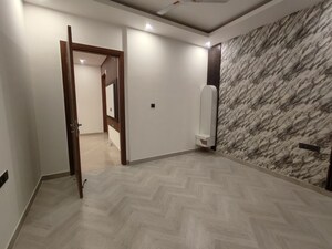 Room in 3 BHK Apartment at Raj One Good Earth, Sector 71 – for Rent