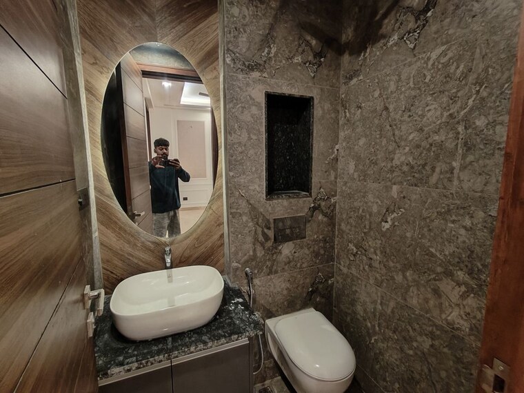 Bathroom, raj-one-good-earth 3 Bedroom 1616 Sq.Ft. Apartment In Sector 71 Gurgaon 10735000
