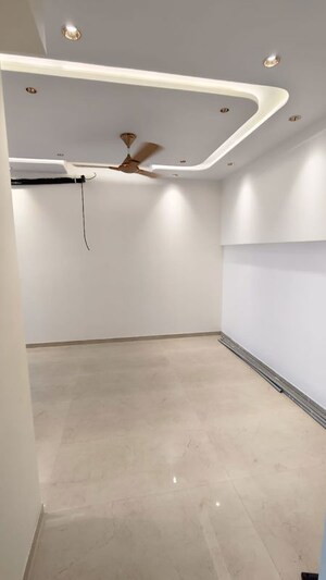 Room in 2 BHK Apartment at Piramal Vaikunth, Balkum Pada – for Rent