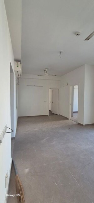 Room in 2 BHK Apartment at Pareena Micasa, Sector 68 – for Rent