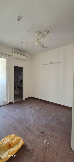 Room in 2 BHK Apartment at Pareena Micasa, Sector 68 – for Rent