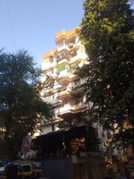 1 Rk  +  490 Sq.Ft. Apartment in El Plaza Apartments