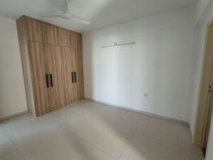 Room in 3 BHK Apartment at Tulip Violet, Sector 69 – for Rent