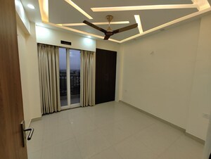 Room in 3 BHK Apartment at Eldeco Live By The Greens, Sector 150 – for Rent