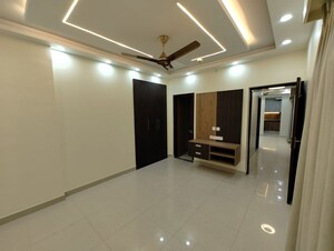 Room in 3 BHK Apartment at Eldeco Live By The Greens, Sector 150 – for Rent