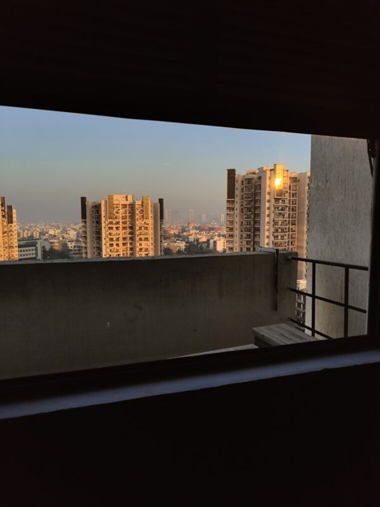 Swimming Pool, tulip-yellow 3 Bedroom 1704 Sq.Ft. Apartment In Sector 69 Gurgaon 10735038