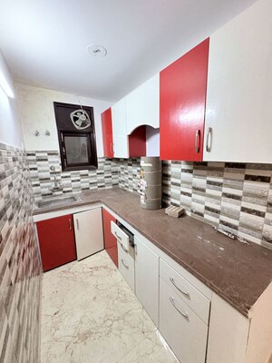 Furnished Amenities in 3 BHK Builder Floor at Khirki Extension – for Rent