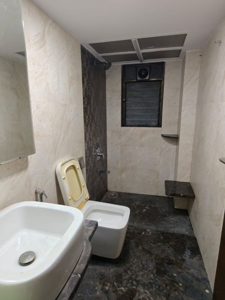 Bathroom, raj-kiran-chs 2 Bedroom 850 Sq.Ft. Apartment In Andheri West Mumbai 10735073