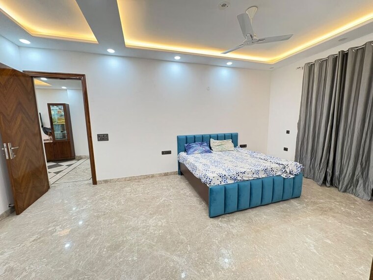 Bedroom, sector 27 3 Bedroom 420 Sq.Yd. Builder Floor In Sector 27 Gurgaon 10735117