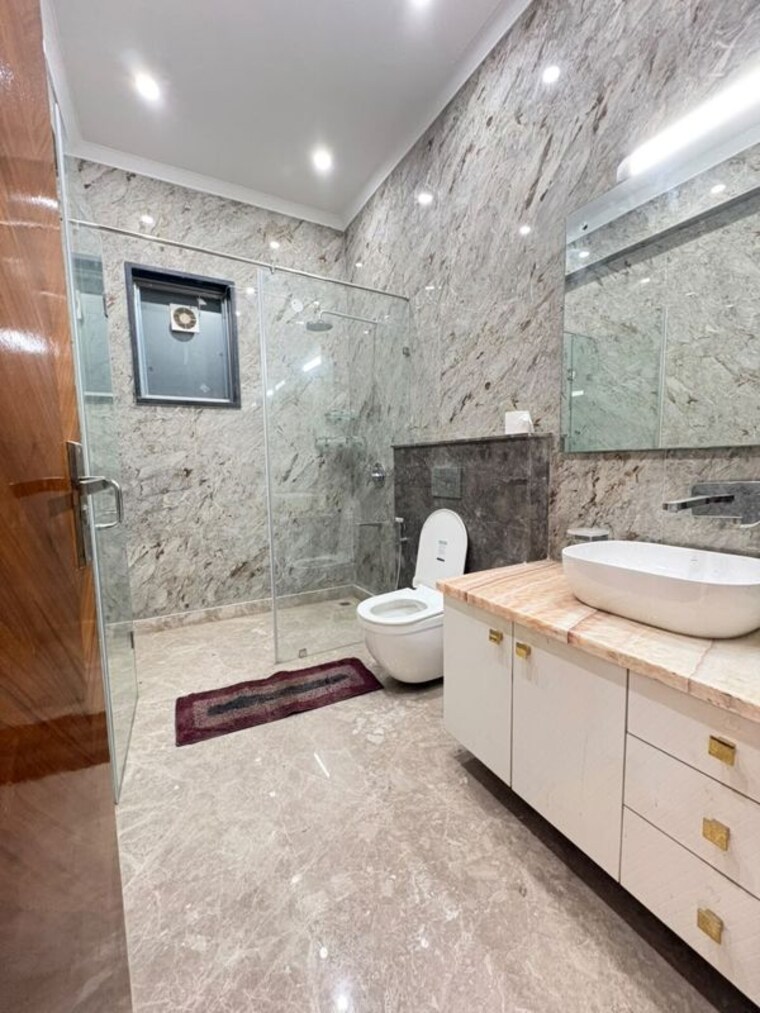 Bathroom, sector 27 3 Bedroom 420 Sq.Yd. Builder Floor In Sector 27 Gurgaon 10735117