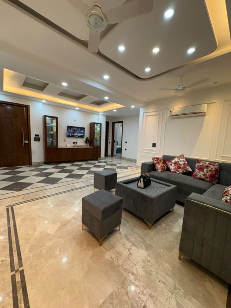 Living Room, sector 27 3 Bedroom 420 Sq.Yd. Builder Floor In Sector 27 Gurgaon 10735117
