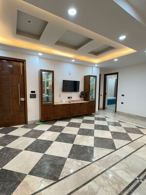 Living Room in 3 BHK Builder Floor at Sector 27 – for Rent