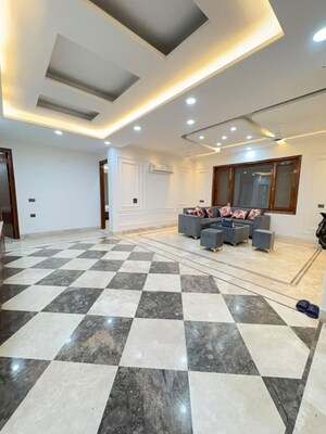 Living Room in 3 BHK Builder Floor at Sector 27 – for Rent