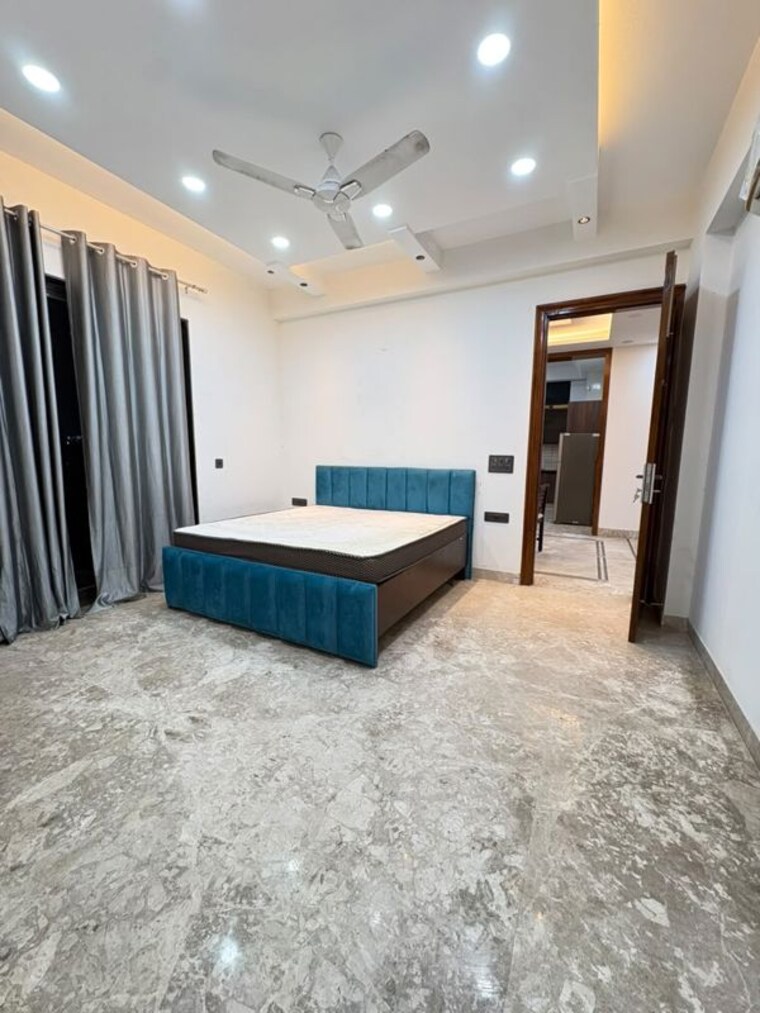 Bedroom, sector 27 3 Bedroom 420 Sq.Yd. Builder Floor In Sector 27 Gurgaon 10735117