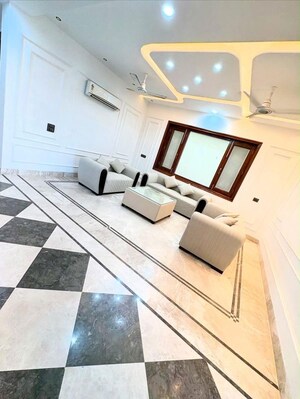 Team Area in 3 BHK Builder Floor at Sector 27 – for Rent