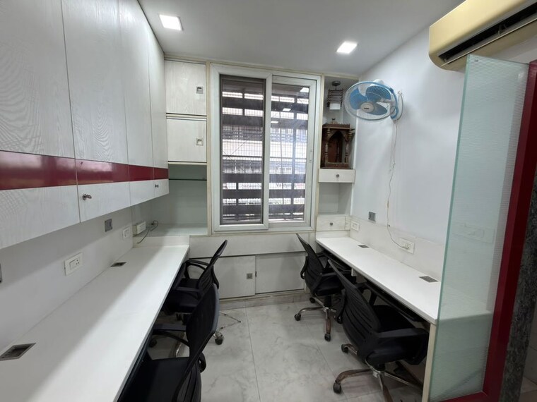 Team Area, netaji subhash place Commercial Office Space 557 Sq.Ft. In Netaji Subhash Place Delhi 10735130