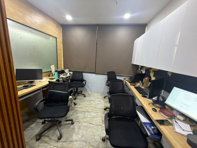 Team Area, netaji subhash place Commercial Office Space 1055 Sq.Ft. In Netaji Subhash Place Delhi 10735133