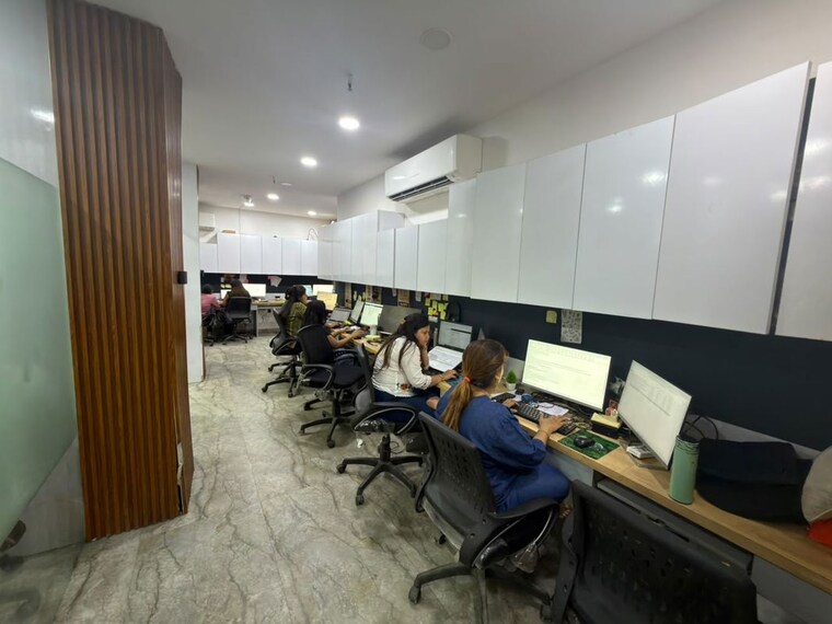  Parking, netaji subhash place Commercial Office Space 1055 Sq.Ft. In Netaji Subhash Place Delhi 10735133