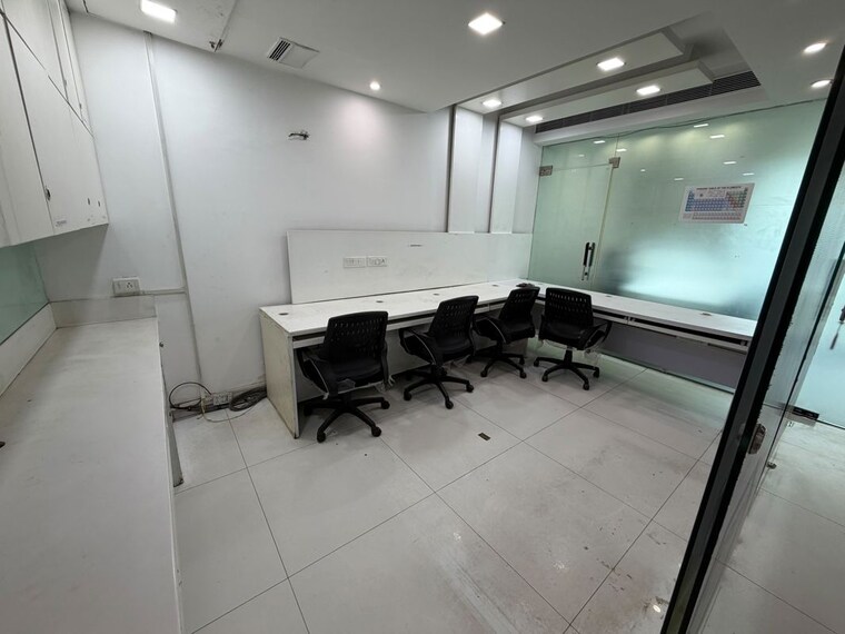 Team Area, netaji subhash place Commercial Office Space 1186 Sq.Ft. In Netaji Subhash Place Delhi 10735134
