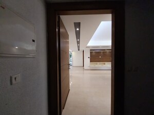 Room in 4 BHK Builder Floor at Sushant Lok ii – for Rent