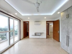 Room in 4 BHK Builder Floor at Sushant Lok ii – for Rent