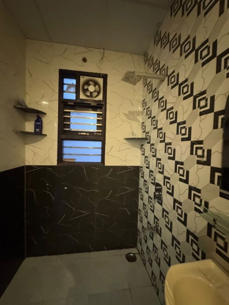 Bathroom, sector 43 2 Bedroom 100 Sq.Yd. Builder Floor In Sector 43 Gurgaon 10735140