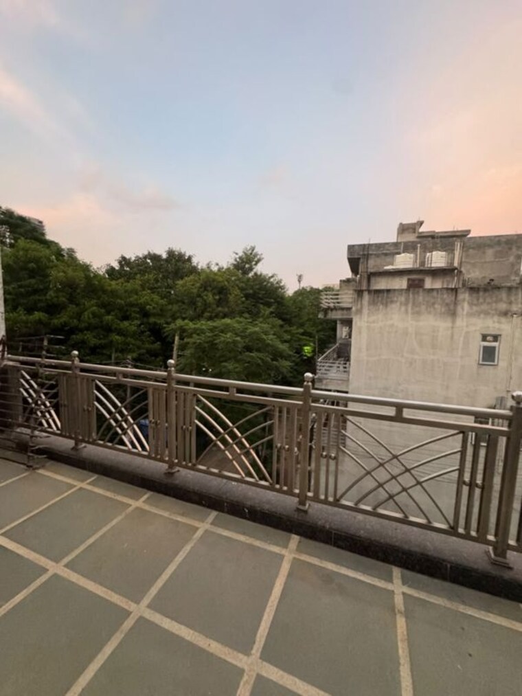Balcony, sector 43 2 Bedroom 100 Sq.Yd. Builder Floor In Sector 43 Gurgaon 10735140