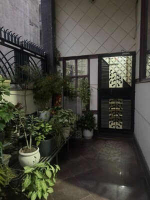 Parking in 2 BHK Builder Floor at Sector 43 – for Rent