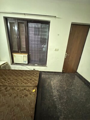 Bedroom in 2 BHK Builder Floor at Sector 43 – for Rent