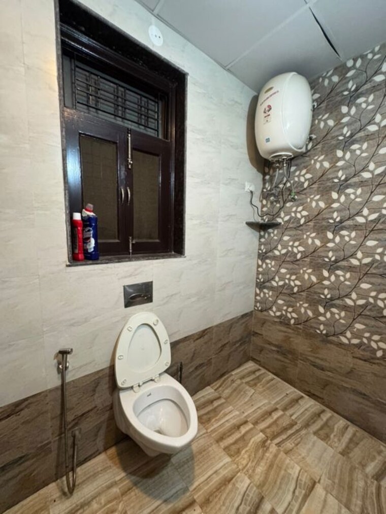Bathroom, sector 43 2 Bedroom 100 Sq.Yd. Builder Floor In Sector 43 Gurgaon 10735140
