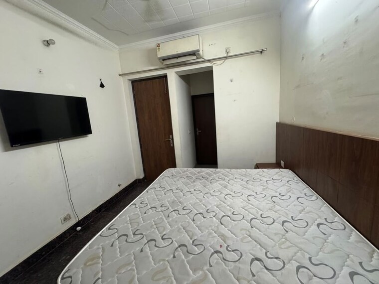 Bedroom, sector 43 2 Bedroom 100 Sq.Yd. Builder Floor In Sector 43 Gurgaon 10735140