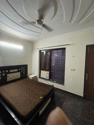 Bedroom in 2 BHK Builder Floor at Sector 43 – for Rent